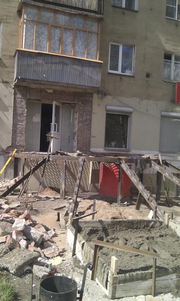 Металлокаркас входной группы магазина. Фото